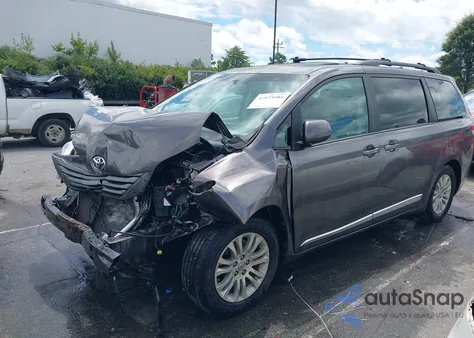 2013 Toyota Sienna Xle V6 8 Passenger z USA, uszkodzony, nr VIN 5TDYK3DC8DS357402